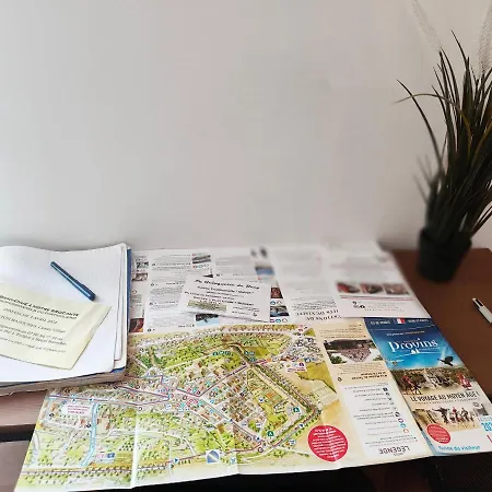 Les Lofts De Provins: 4 Апартаменты *