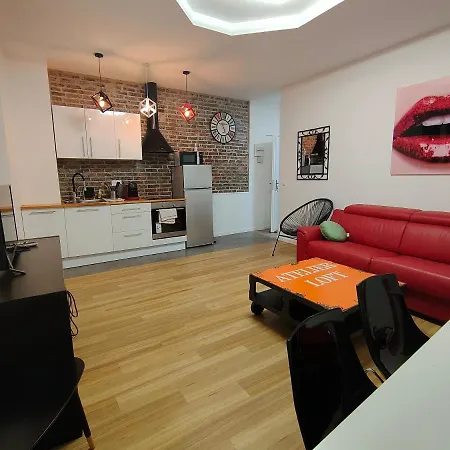 Les Lofts De Provins: 4 *
