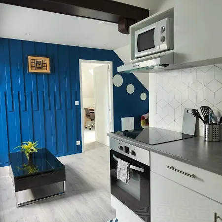 Les Lofts De Provins: 4 Апартаменты *